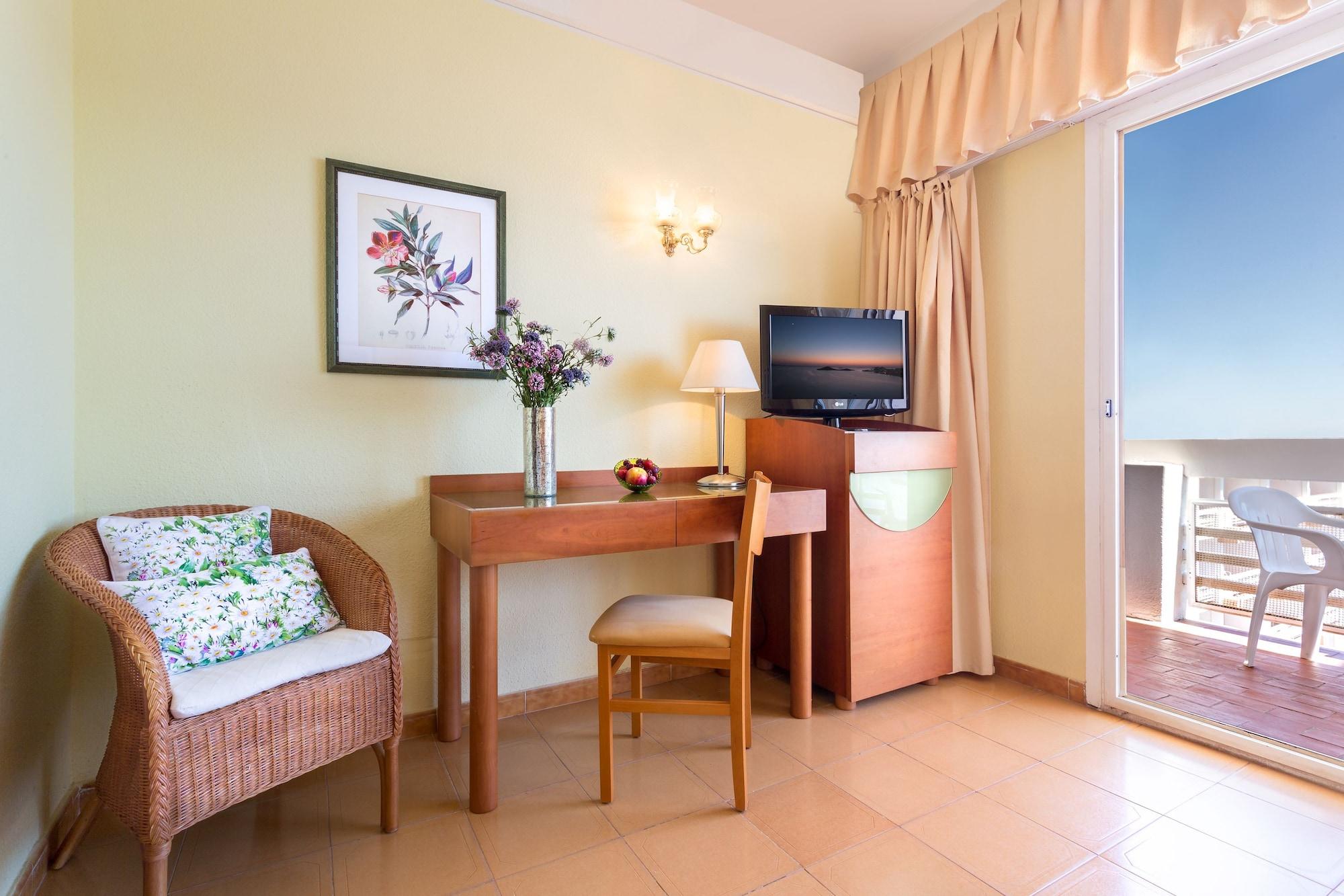 Hotel Izan Cavanna 4*