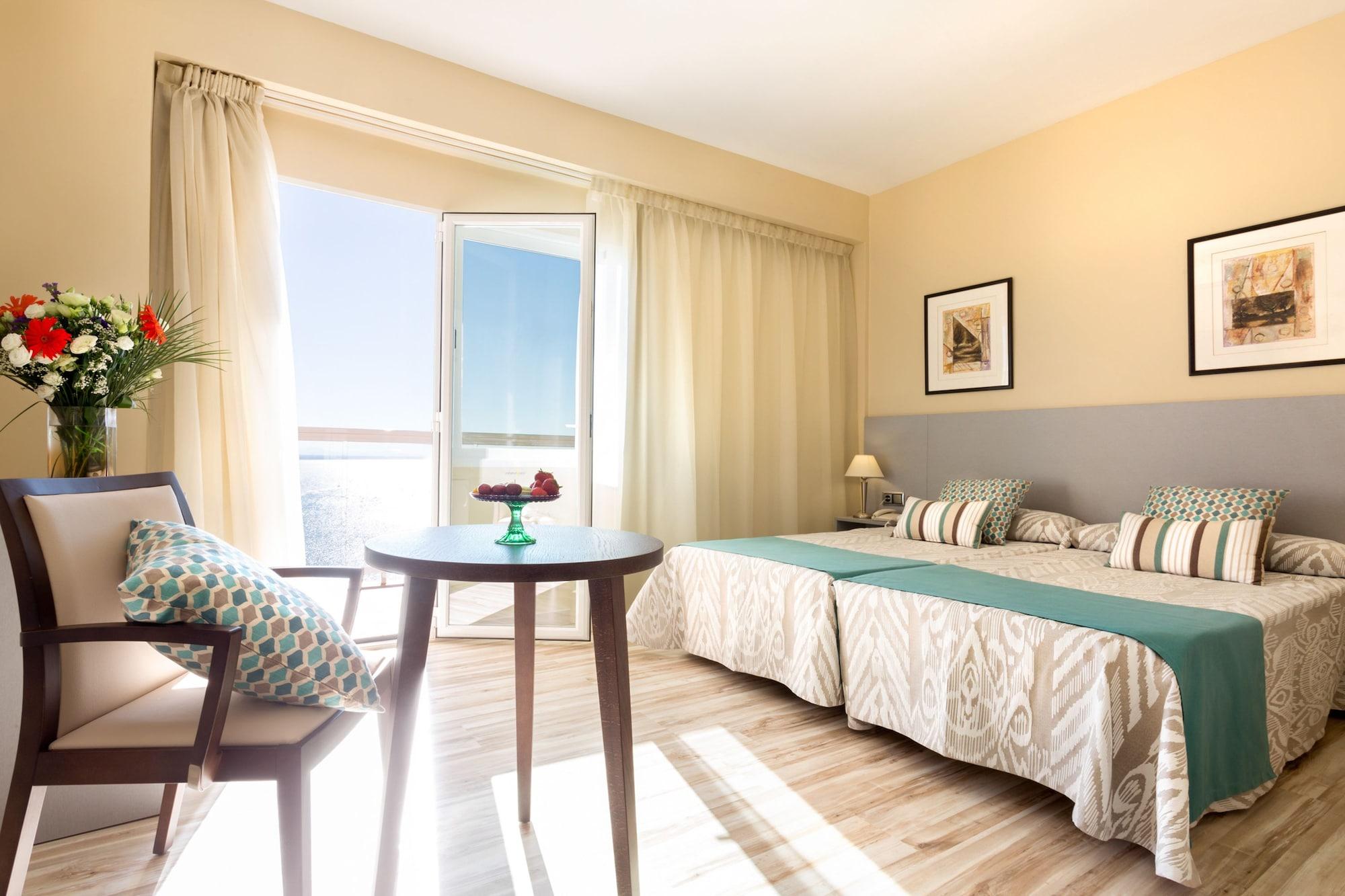 Izan Cavanna Hotel 4*
